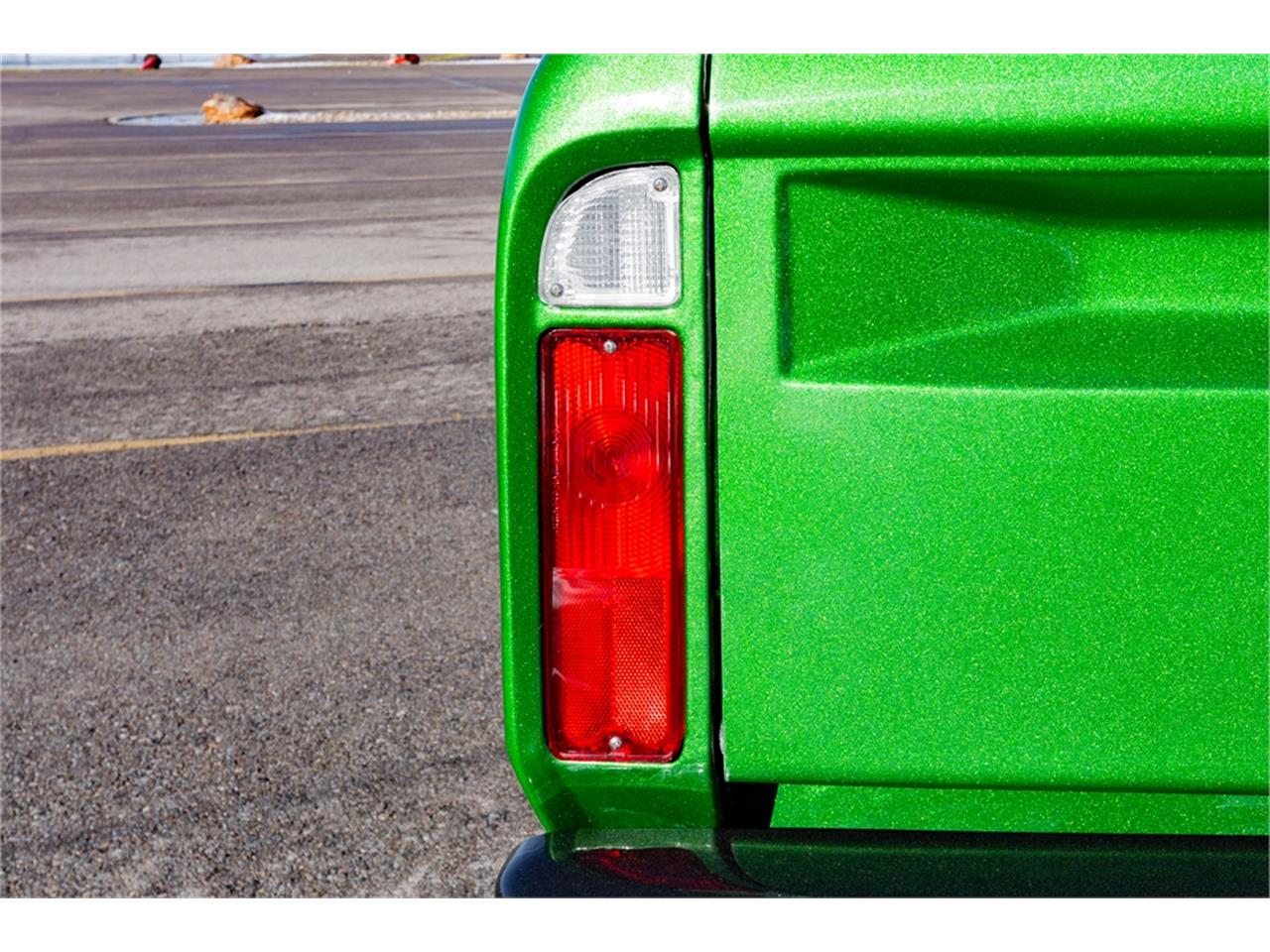 Chevrolet-C10-1968-Forest-Moss-Green-Black-and-Green-18