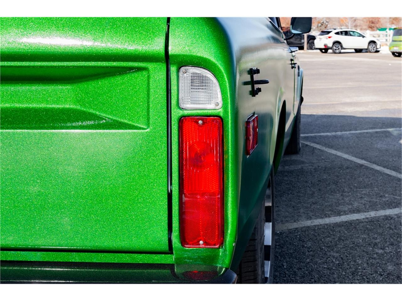 Chevrolet-C10-1968-Forest-Moss-Green-Black-and-Green-19