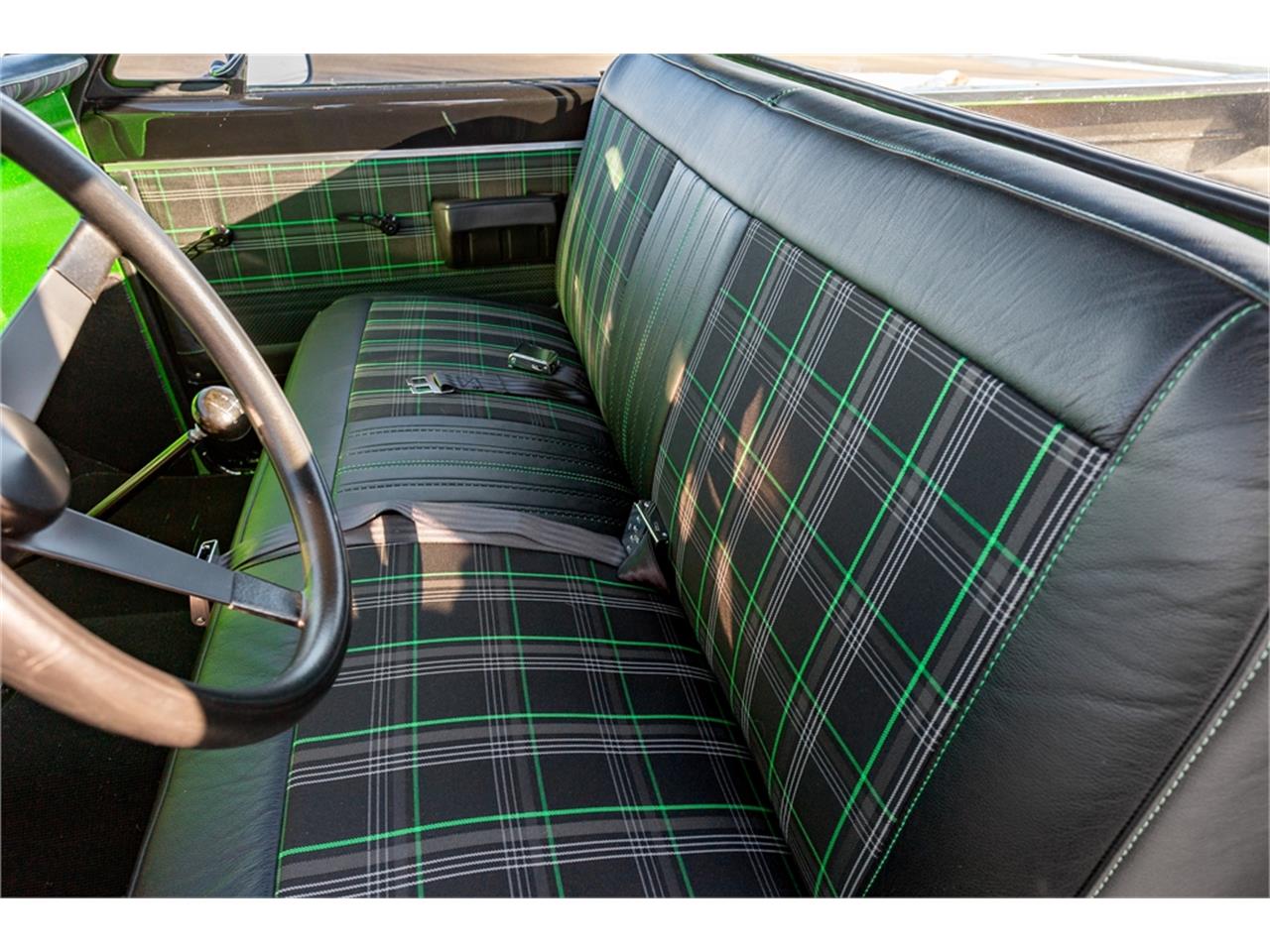 Chevrolet-C10-1968-Forest-Moss-Green-Black-and-Green-32