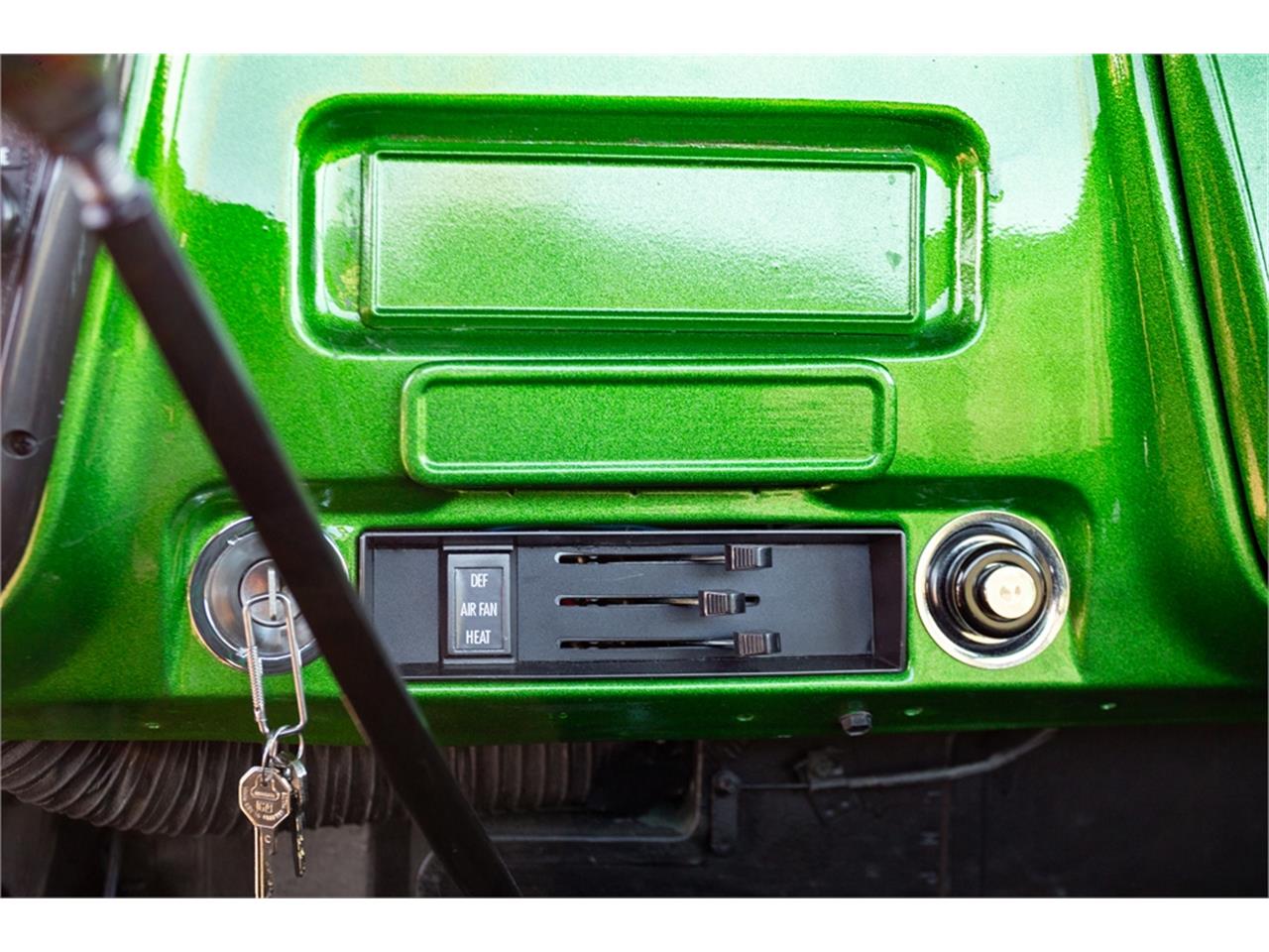 Chevrolet-C10-1968-Forest-Moss-Green-Black-and-Green-36