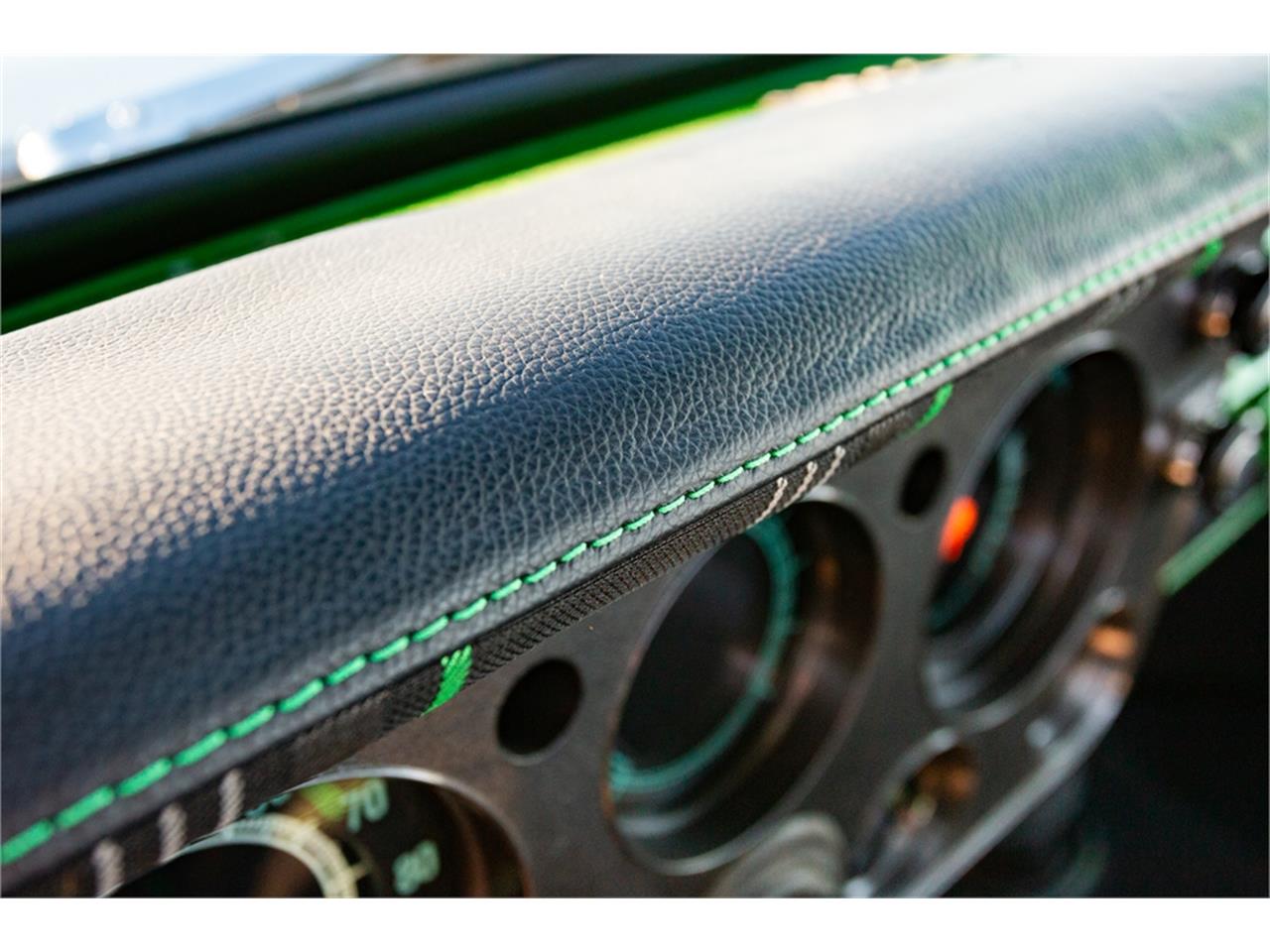 Chevrolet-C10-1968-Forest-Moss-Green-Black-and-Green-39