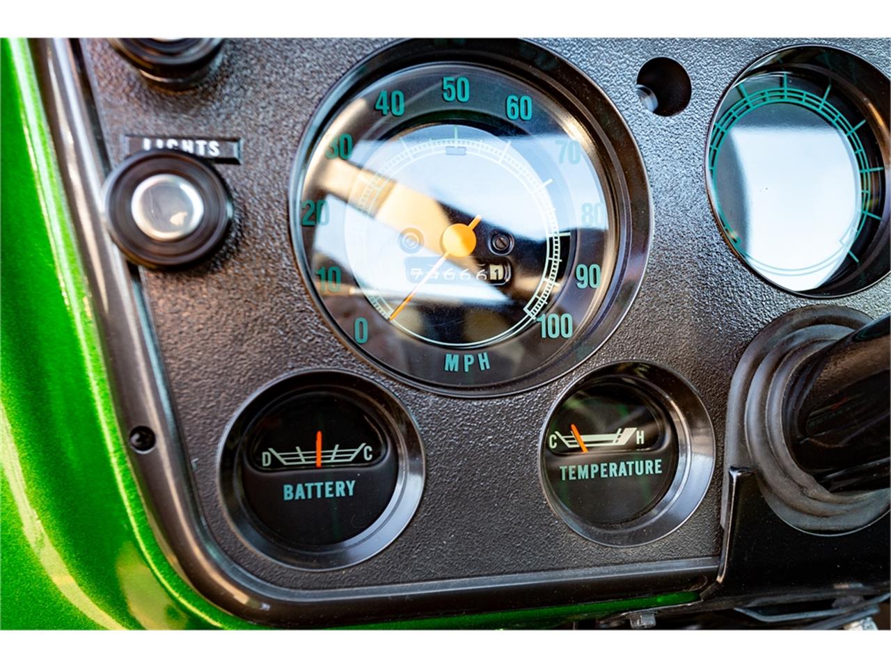 Chevrolet-C10-1968-Forest-Moss-Green-Black-and-Green-44