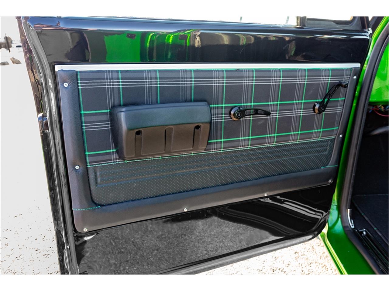 Chevrolet-C10-1968-Forest-Moss-Green-Black-and-Green-56