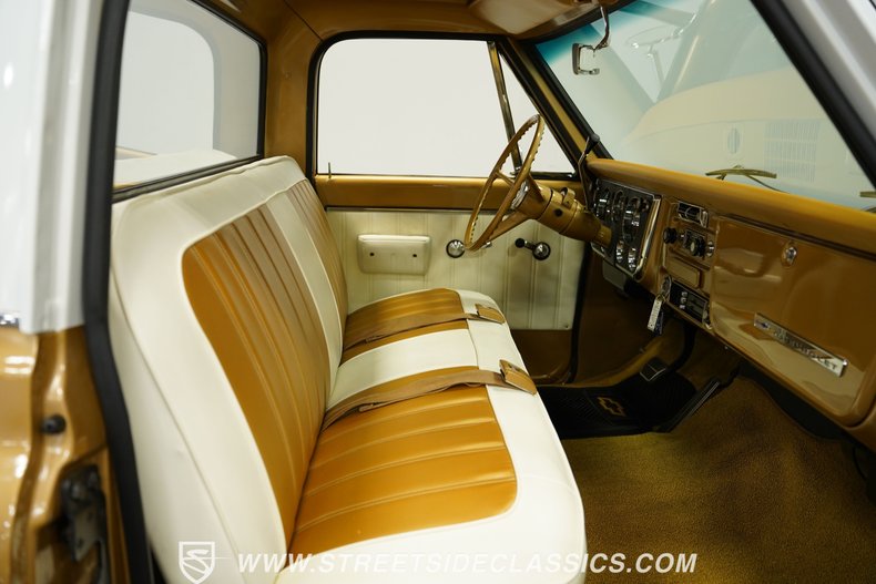 Chevrolet-C10-1968-Gold-Parchment-2
