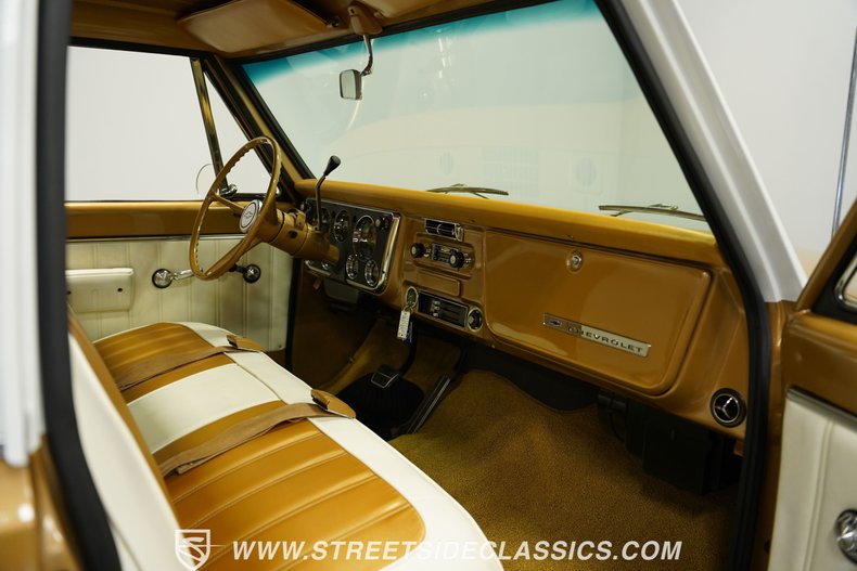Chevrolet-C10-1968-Gold-Parchment-3
