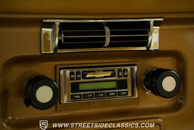 Chevrolet-C10-1968-Gold-Parchment-46