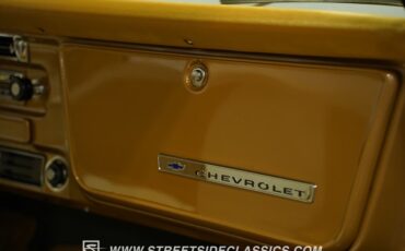 Chevrolet-C10-1968-Gold-Parchment-5