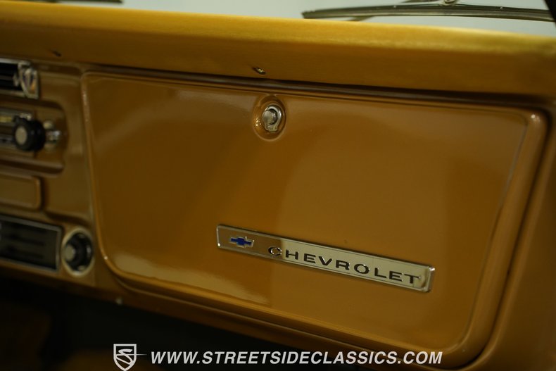 Chevrolet-C10-1968-Gold-Parchment-5