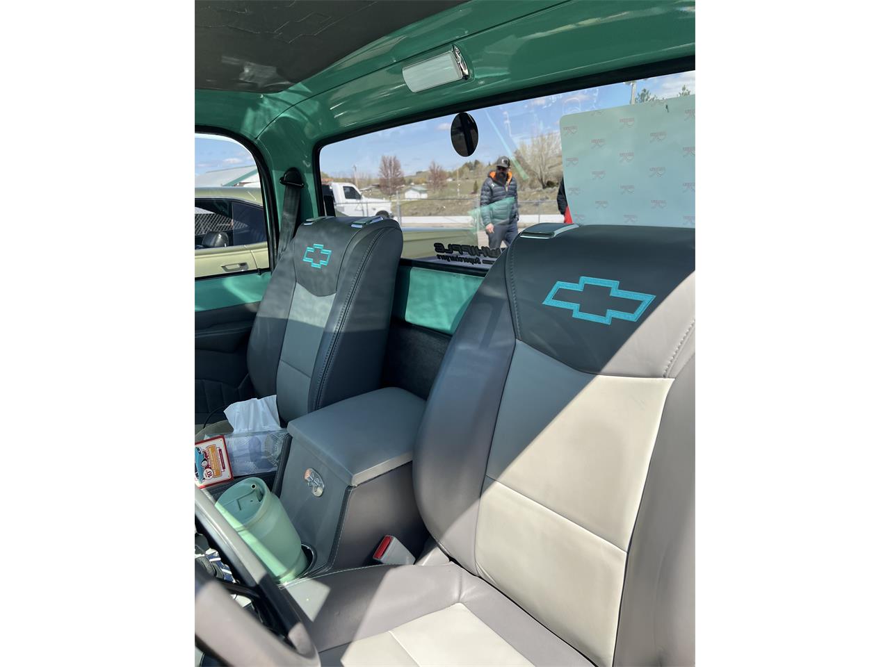 Chevrolet-C10-1968-Light-Green-Blackgray-leather-1