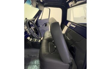 Chevrolet-C10-1968-METALLIC-BLUE-2-TONE-GREY-11