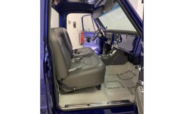 Chevrolet-C10-1968-METALLIC-BLUE-2-TONE-GREY-14