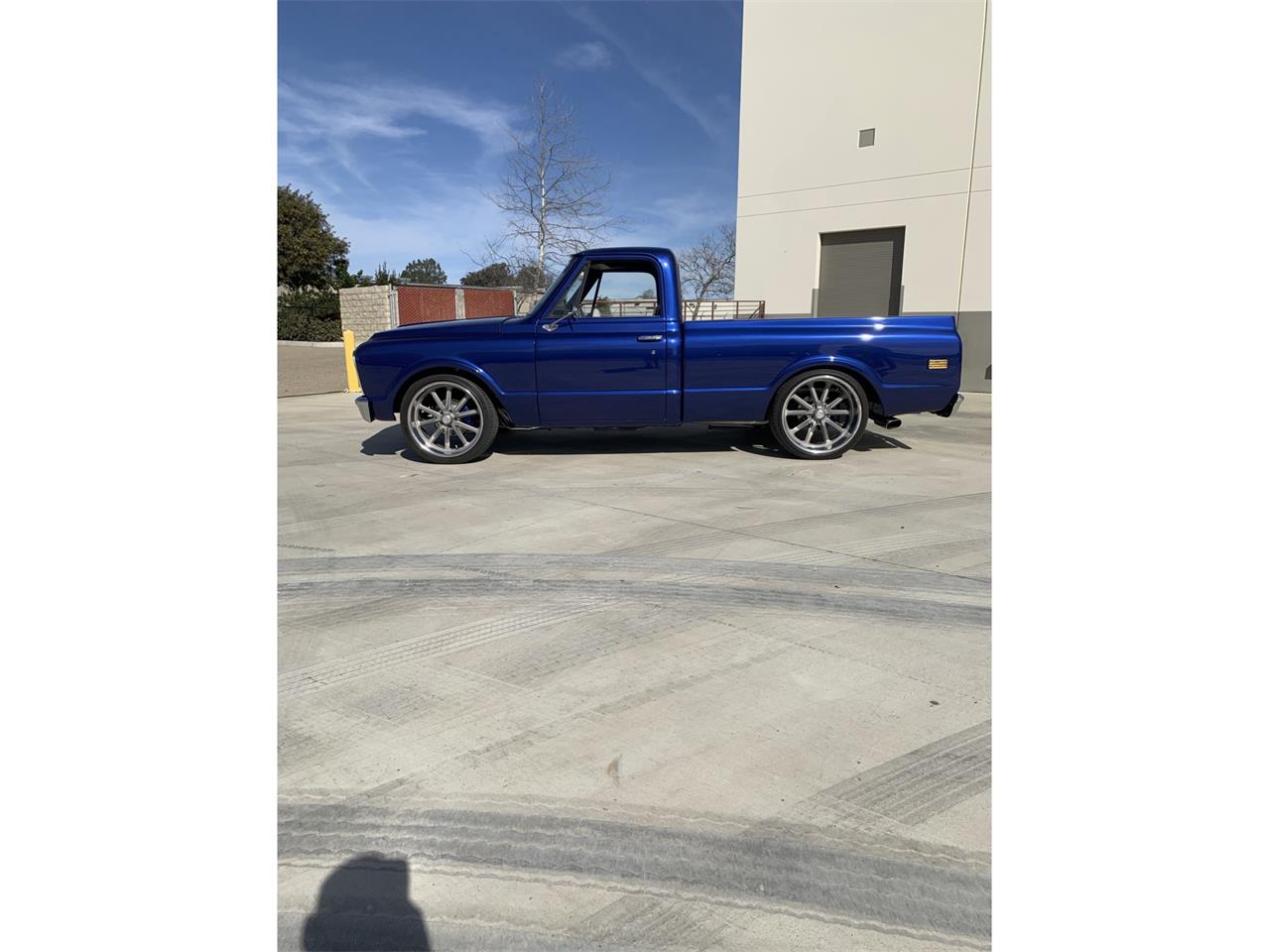 Chevrolet-C10-1968-METALLIC-BLUE-2-TONE-GREY-2