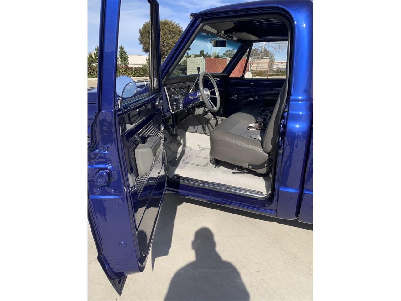 Chevrolet-C10-1968-METALLIC-BLUE-2-TONE-GREY-9