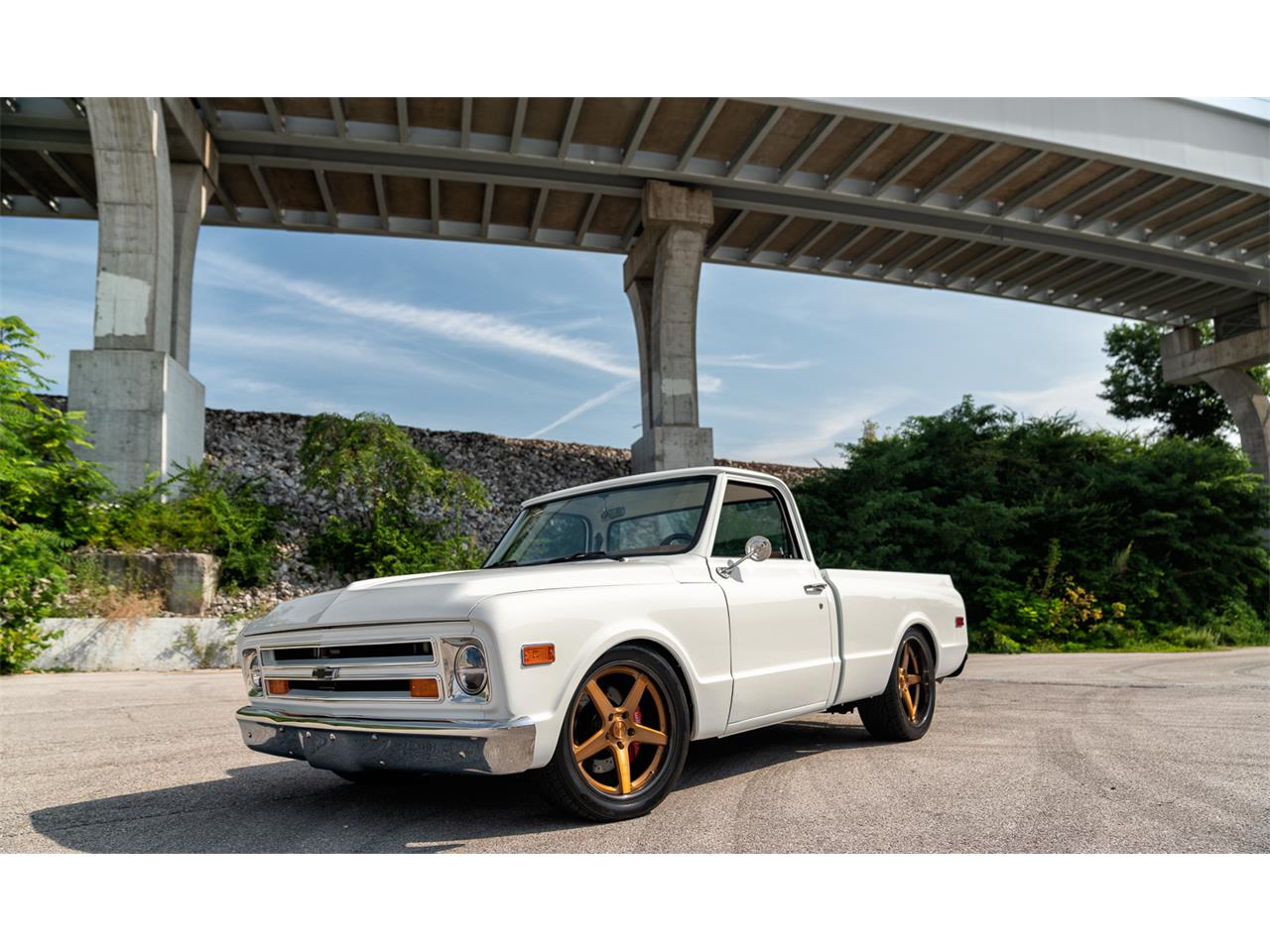 Chevrolet-C10-1968-White-Tan-16