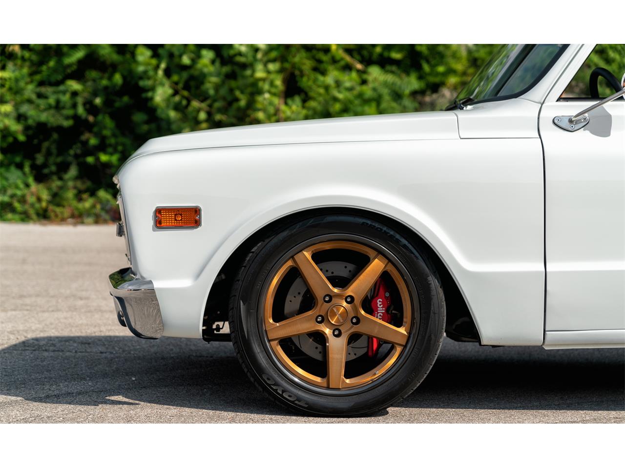 Chevrolet-C10-1968-White-Tan-17