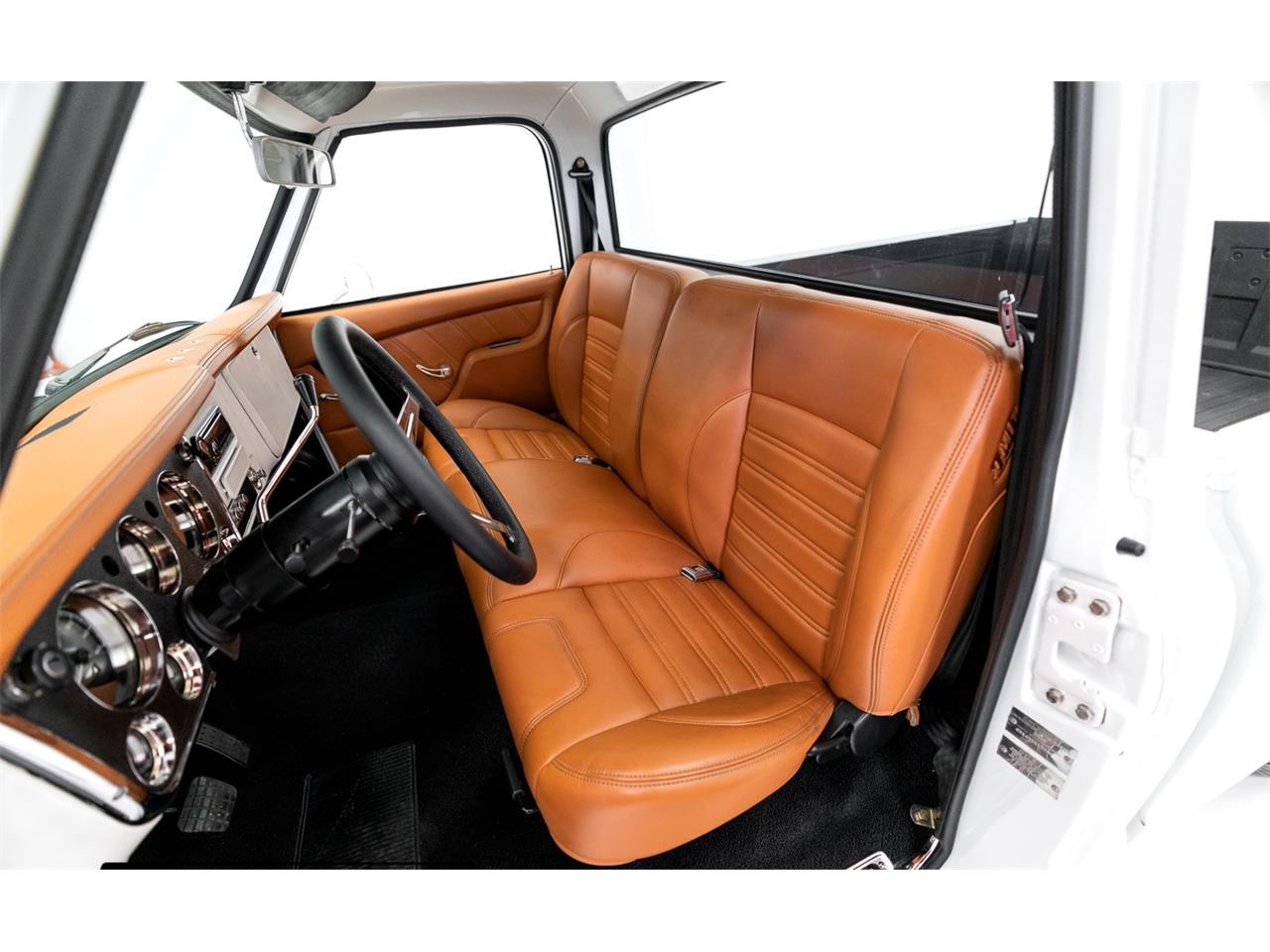 Chevrolet-C10-1968-White-Tan-19