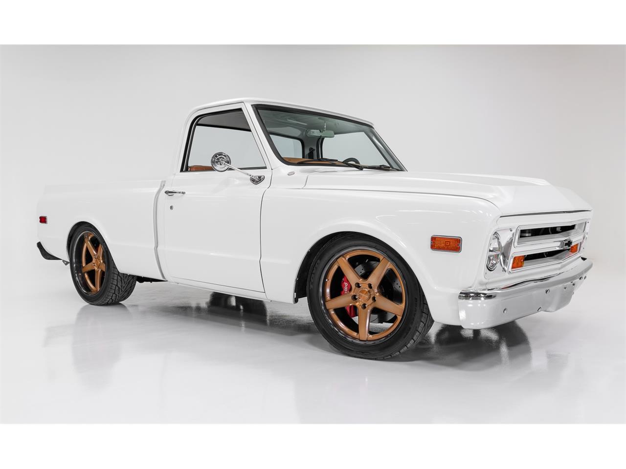 Chevrolet-C10-1968-White-Tan-2