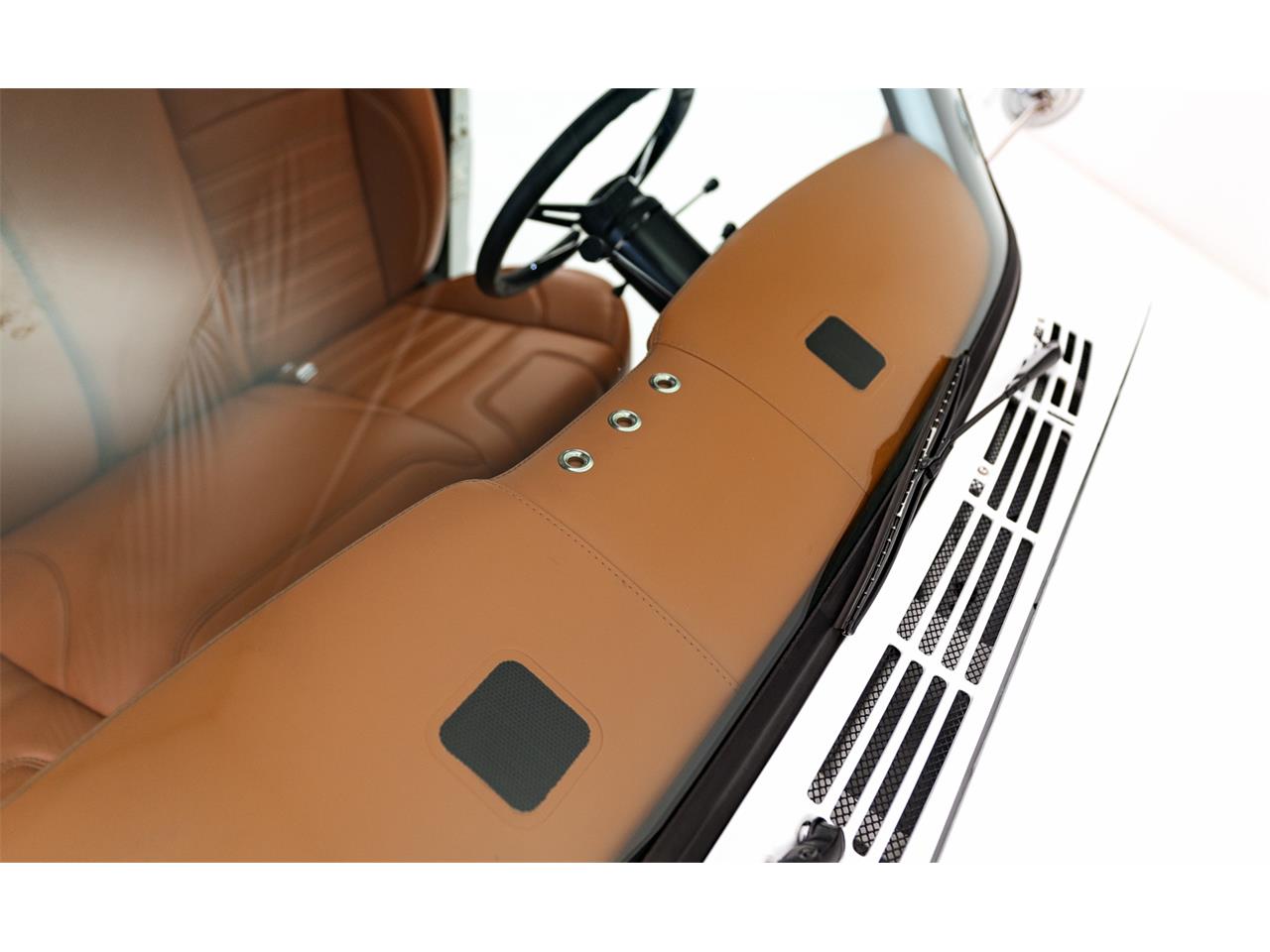 Chevrolet-C10-1968-White-Tan-24