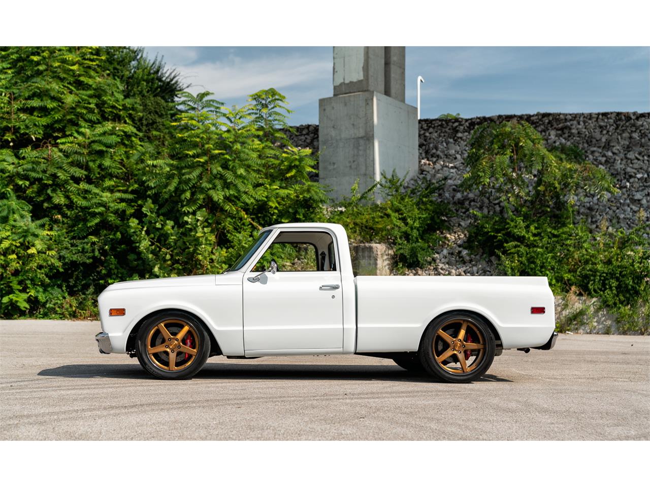 Chevrolet-C10-1968-White-Tan-7
