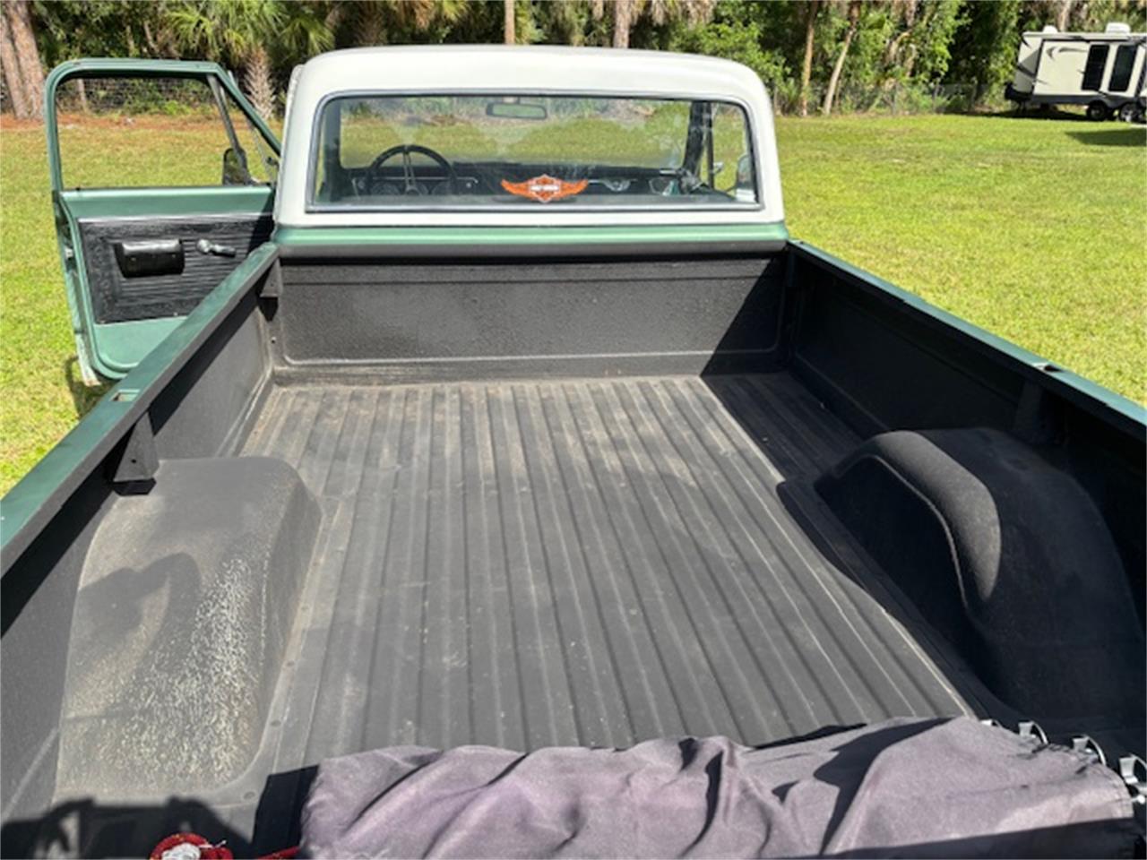 Chevrolet-C10-1969-GreenWhite-Black-1