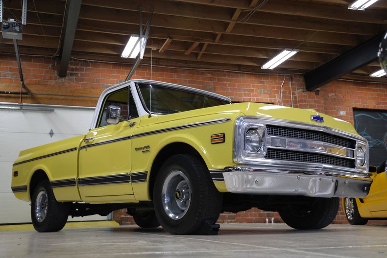 Chevrolet-C10-1969-Yellow-Black-26