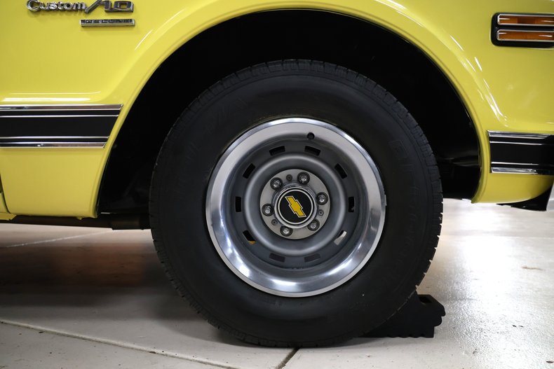 Chevrolet-C10-1969-Yellow-Black-27