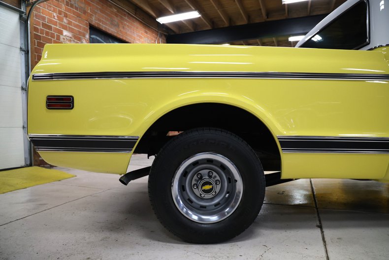 Chevrolet-C10-1969-Yellow-Black-29