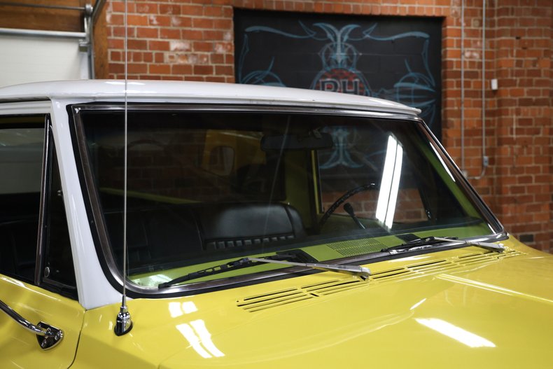 Chevrolet-C10-1969-Yellow-Black-32
