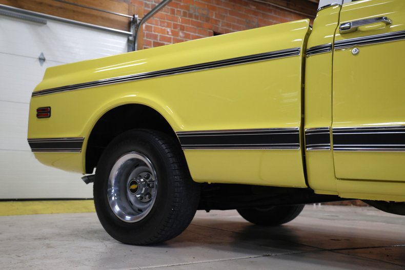 Chevrolet-C10-1969-Yellow-Black-38