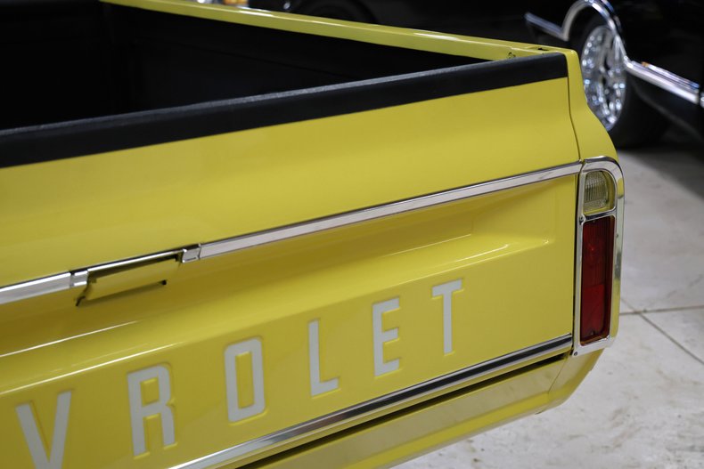 Chevrolet-C10-1969-Yellow-Black-39