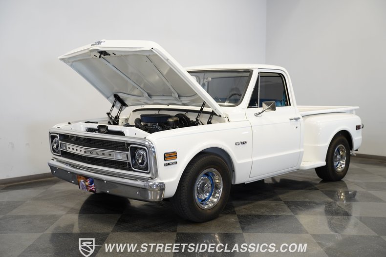 Chevrolet-C10-1970-White-Blue-2