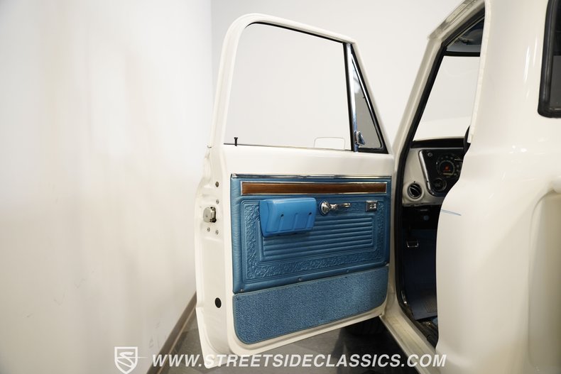 Chevrolet-C10-1970-White-Blue-39