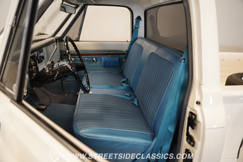 Chevrolet-C10-1970-White-Blue-41
