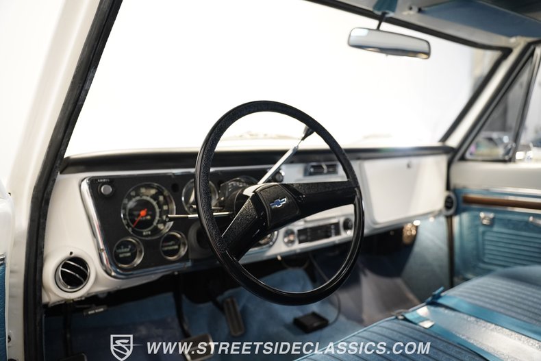 Chevrolet-C10-1970-White-Blue-42