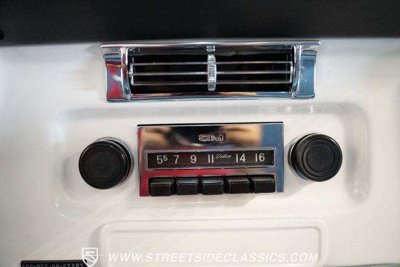 Chevrolet-C10-1970-White-Blue-47