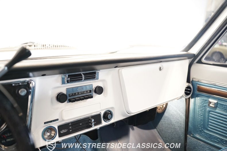 Chevrolet-C10-1970-White-Blue-48