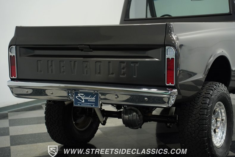 Chevrolet-C10-1971-Magnetic-Metallic-Black-22