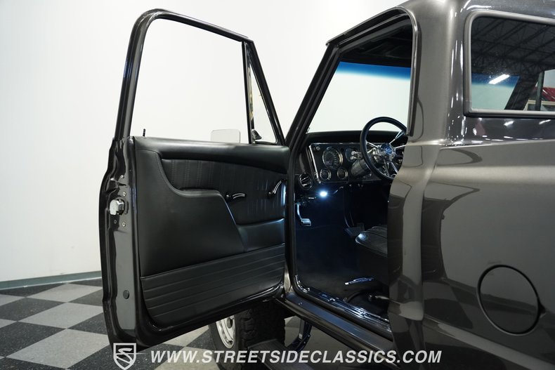 Chevrolet-C10-1971-Magnetic-Metallic-Black-32