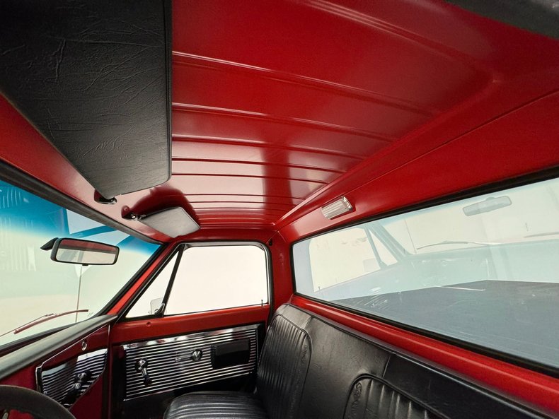 Chevrolet-C10-1972-Bright-Red-Black-10