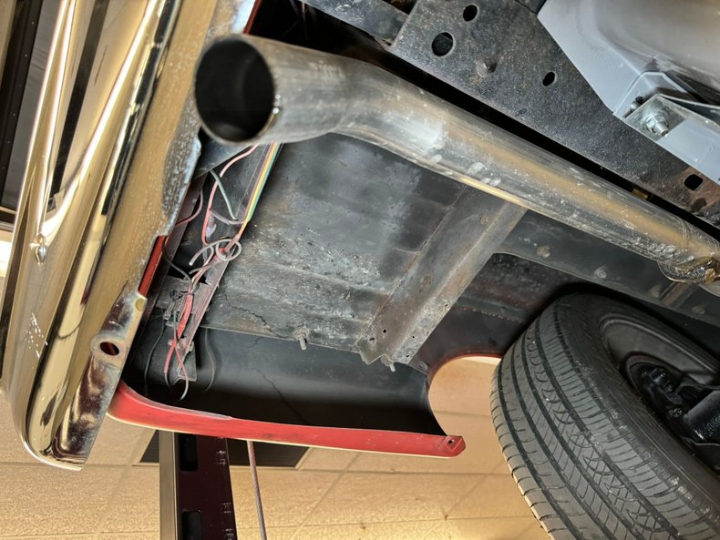 Chevrolet-C10-1972-Bright-Red-Black-12