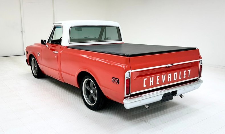 Chevrolet-C10-1972-Bright-Red-Black-2