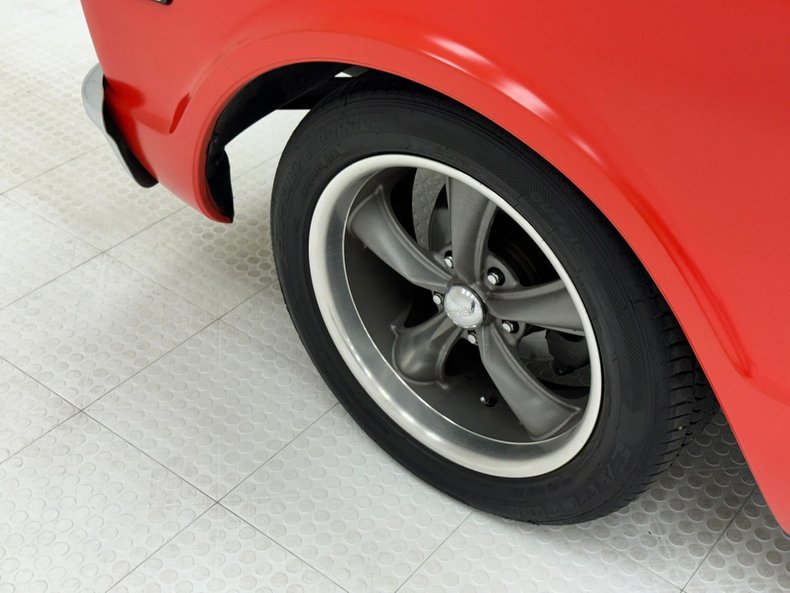 Chevrolet-C10-1972-Bright-Red-Black-24