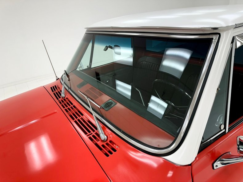 Chevrolet-C10-1972-Bright-Red-Black-26