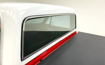 Chevrolet-C10-1972-Bright-Red-Black-30