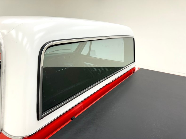 Chevrolet-C10-1972-Bright-Red-Black-30
