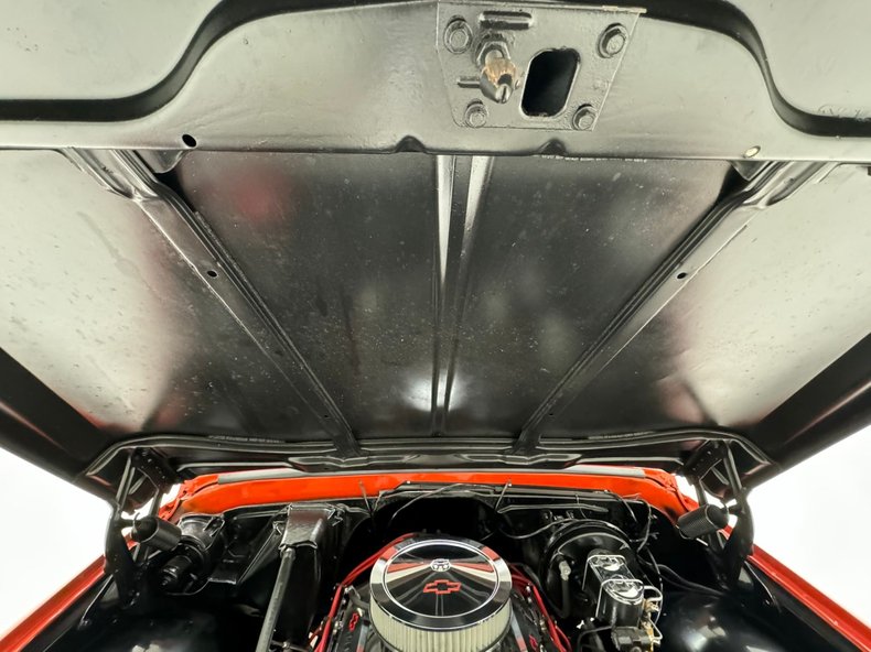 Chevrolet-C10-1972-Bright-Red-Black-33