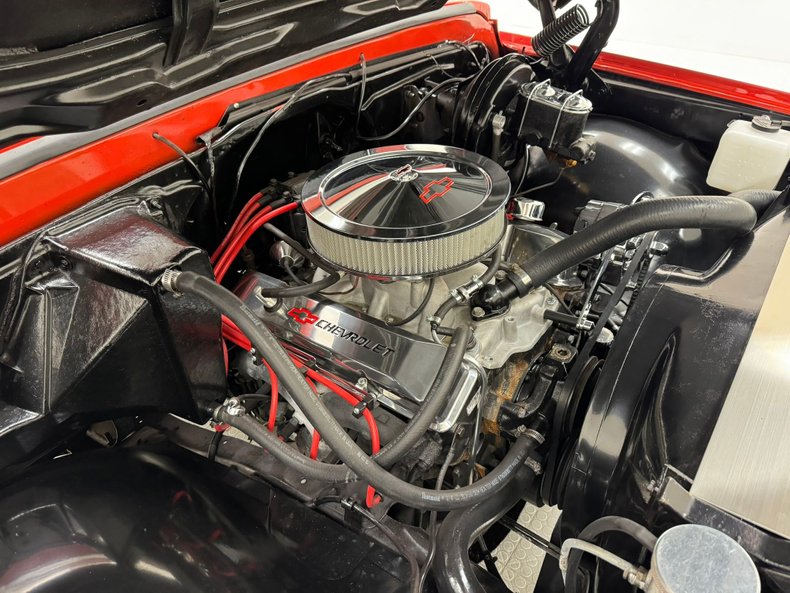 Chevrolet-C10-1972-Bright-Red-Black-34
