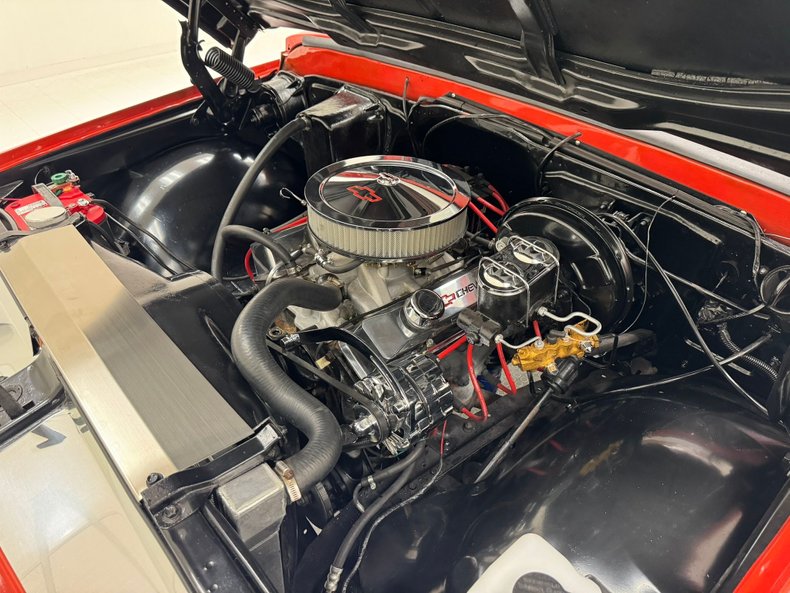 Chevrolet-C10-1972-Bright-Red-Black-36