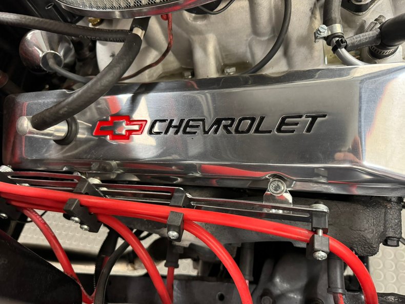 Chevrolet-C10-1972-Bright-Red-Black-37