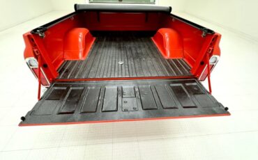Chevrolet-C10-1972-Bright-Red-Black-38